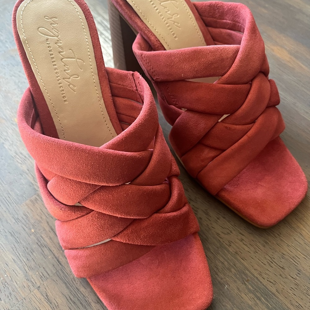 Women’s sz 9 SIGNATURE BY JOURNEE COLLECTION. NEW LEATHER  MAUVE